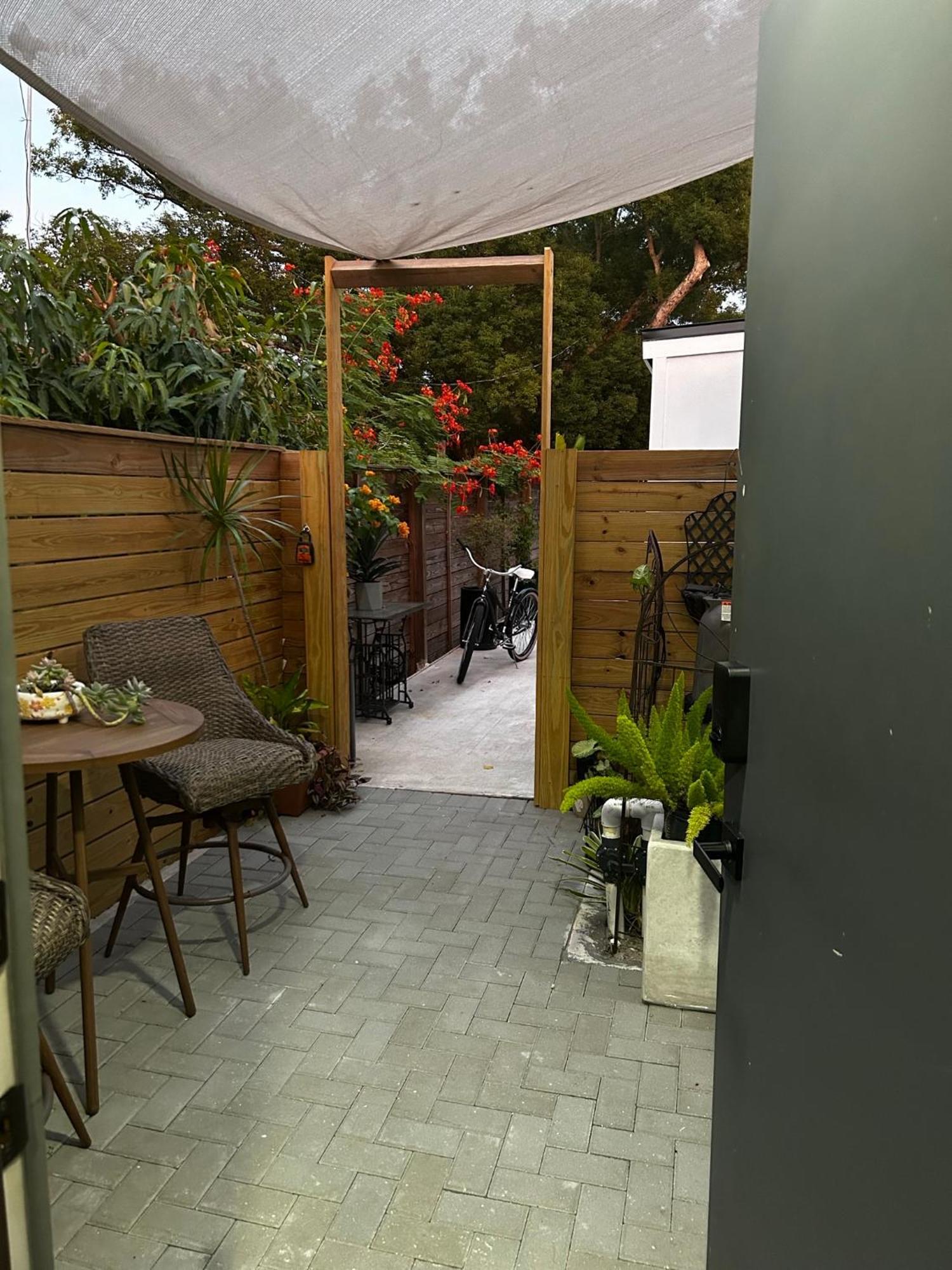 Sweet Tiny Cabin Tampa Luaran gambar