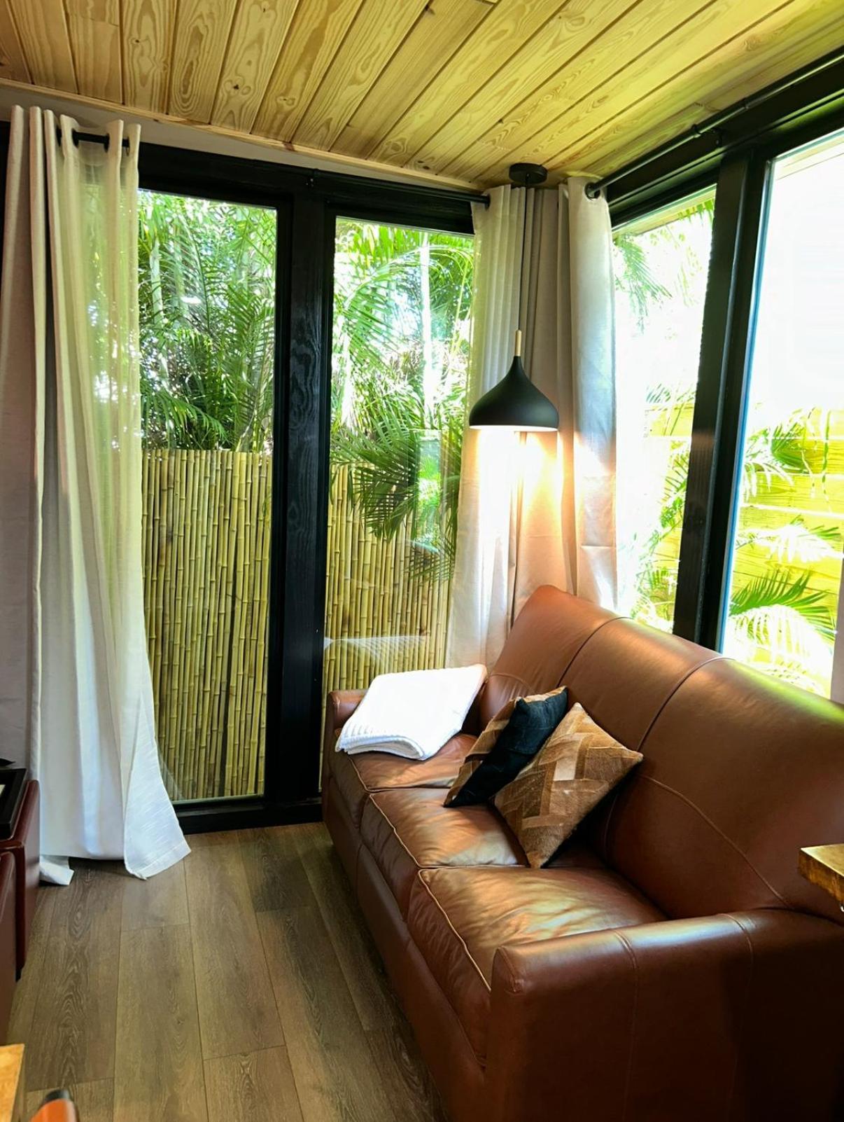 Sweet Tiny Cabin Tampa Luaran gambar