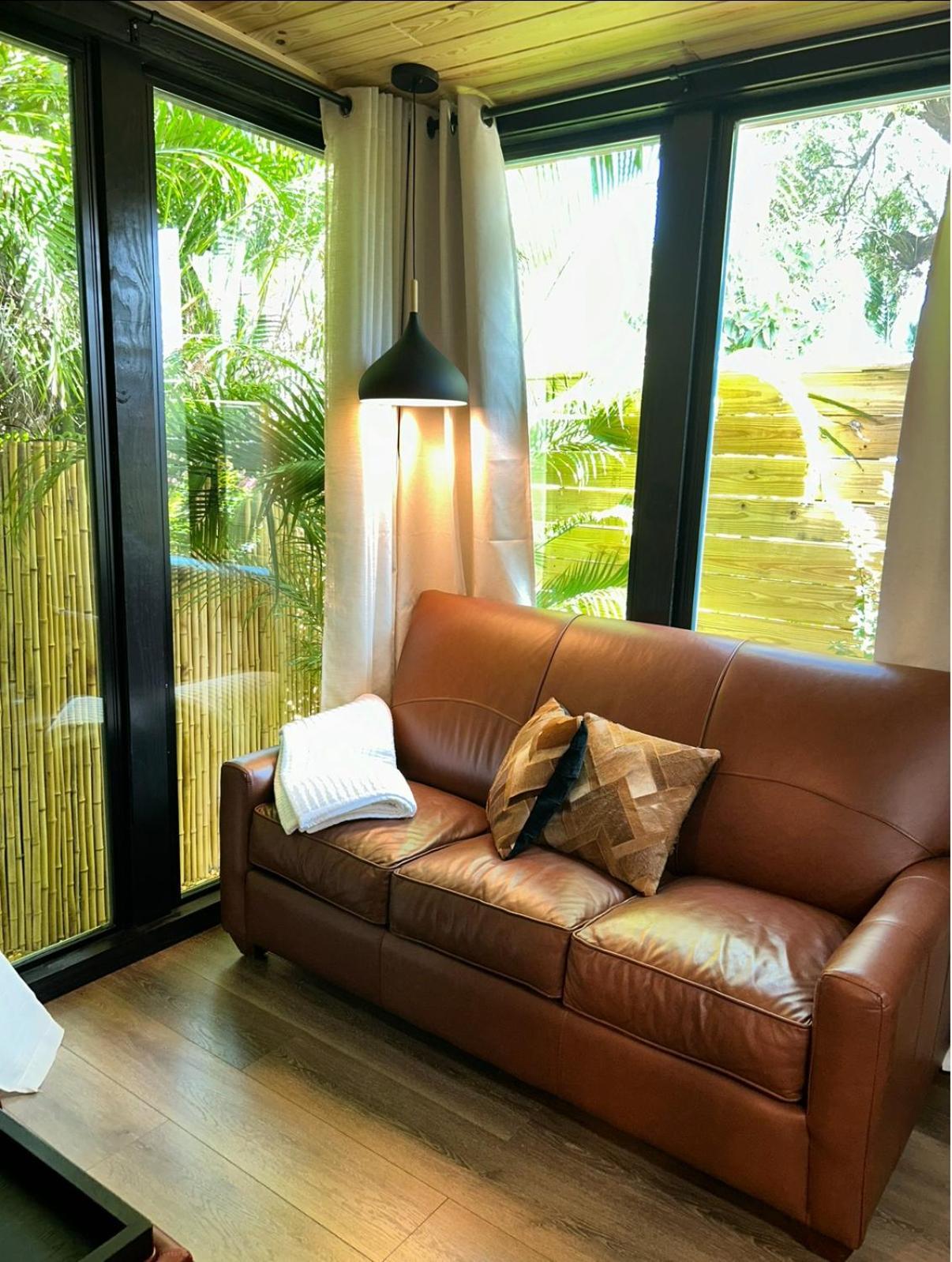 Sweet Tiny Cabin Tampa Luaran gambar